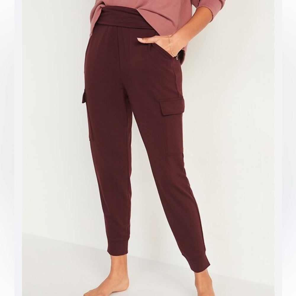 Old Navy Mid Rise Live-In Maroon Cargo Casual Jogger Sweatpants Size M/P NWT